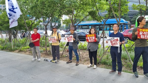 고양비상시국회의 활동을 함께 하는 고양의 시민활동가들. [사진제공=류태선 목사]