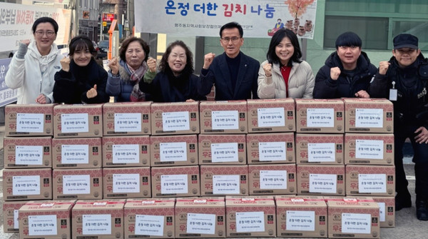 행주동 지역사회보장협의체가 김치 마련에 어려움을 겪고 있는 이웃에게 김장 김치를 전달했다.