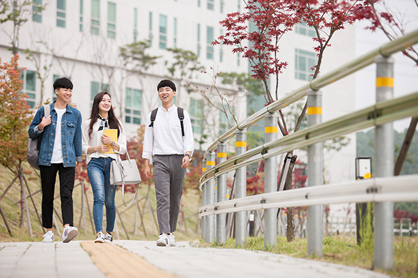 중부대 학생들은 개개인에게 내재돼 있는 잠재력과 가능성을 발휘해 꿈을 실현하며 창의적 융복합 인재로 성장할 수 있도록 교육받고 있다. [사진제공 = 중부대학교] 