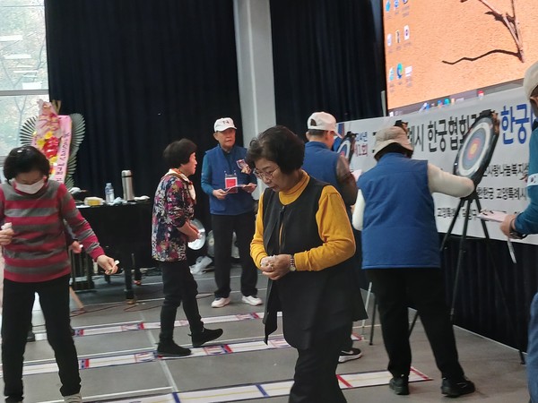 한궁대회 참가 선수들.