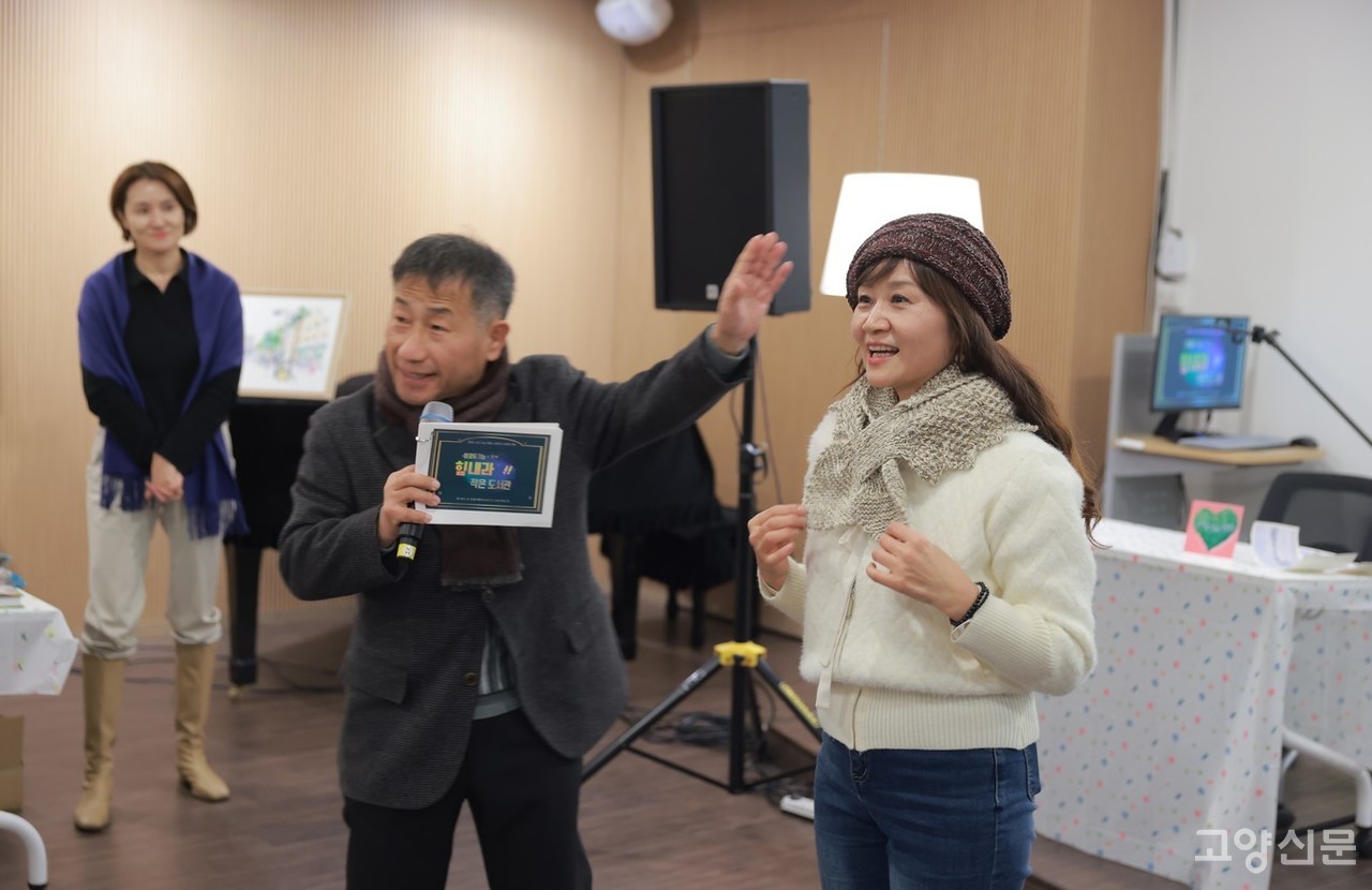 본격적인 2부 순서, 유쾌한 나눔 자선 경매가 시작됐다. 