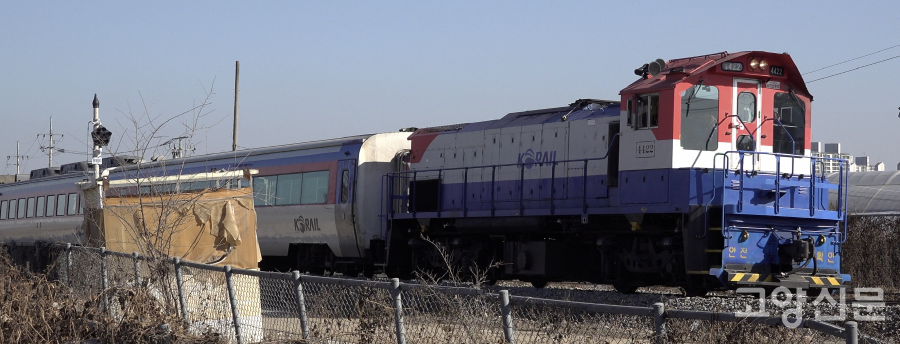 시범 운행 중인 교외선 열차. 12월 18일 찍은 모습이다. 