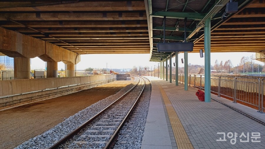 교외선의 출발지점인 대곡역 플랫폼. 