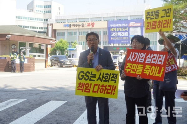 앞서 김영환 의원은 덕이 데이터센터 건립 반대 집회에 적극 참여하는 한편 '데이터센터 대체부지 마련' 등 다양한 해결책 마련을 위해 나서고 있다. 