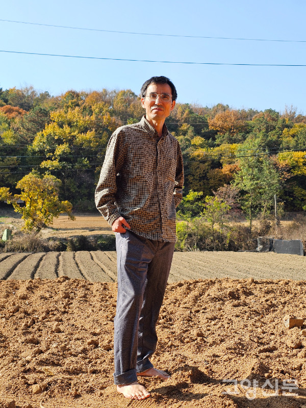 김인선 차장은 “틈날 때마다 본인이 관리하는 덕양구 용두동 국유재산 지역 내에 있는 흙길을 찾아 맨발걷기를 하다 보니 족저근막염도 씻은 듯이 나았다”고 말했다.