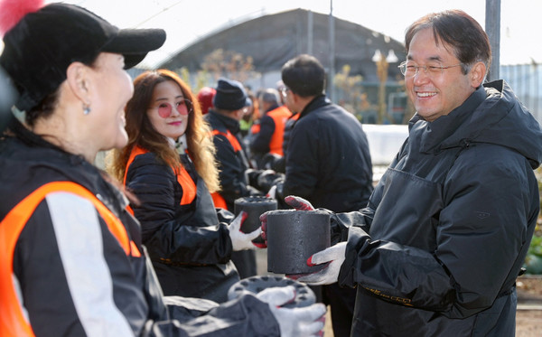  ‘2024 사랑의 연탄 나눔’행사에 참석한 이동환 고양특례시장
