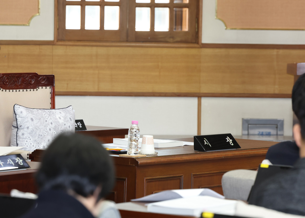 지난 20일 이동환 고양시장의 시의회 본회의 자리가 비어있다. [사진=고양시의회]