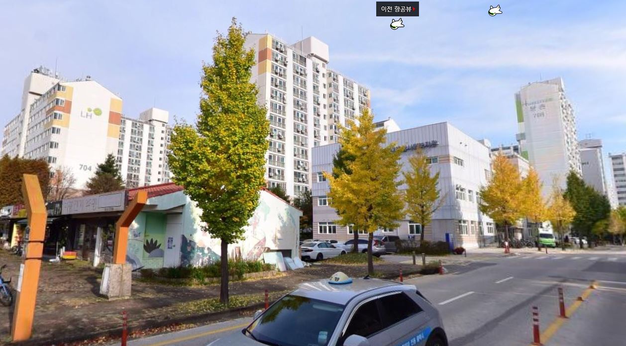 재건축 대상 임대주택단지인 문촌7단지 입구.