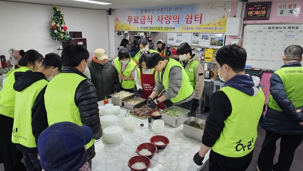 쌀국수 봉사를 준비하는 봉사자들