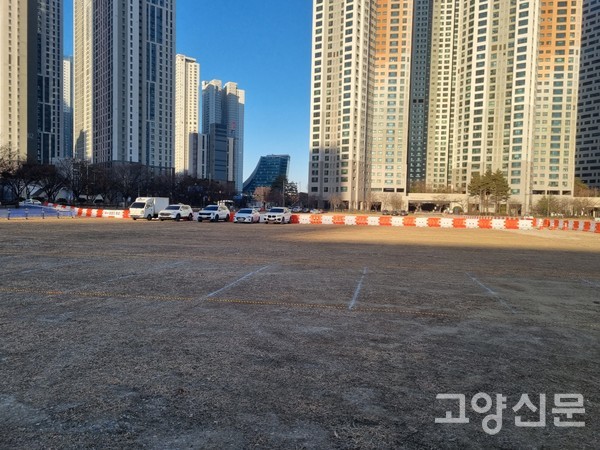 킨텍스역 주차장은 C4부지 일부를 임시로 활용했다. 임시주차장은 원마운트 맞은편으로 진입하는 것이 좋다.