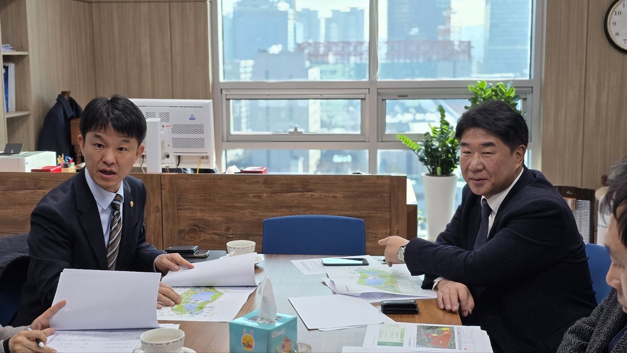 지난 27일 이기헌 국회의원은 용호성 문체부 1차관 등과 만나 ‘국립현대미술관 일산관’ 건립 추진을 위한 논의를 진행했다.  [사진제공 = 이기헌 의원실]