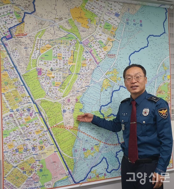 박원태 소장인 풍사파출소 관할구역에 대해 설명하고 있다.