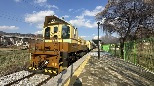 11일 운행을 재개하는 교외선 열차. [사진제공=코레일]