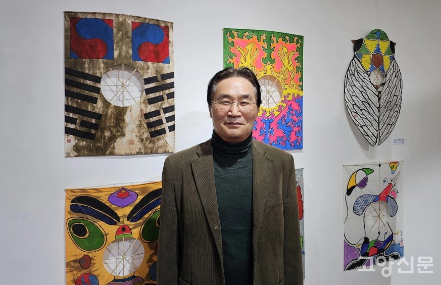 방패연 그림 명인 이종옥 화백. 