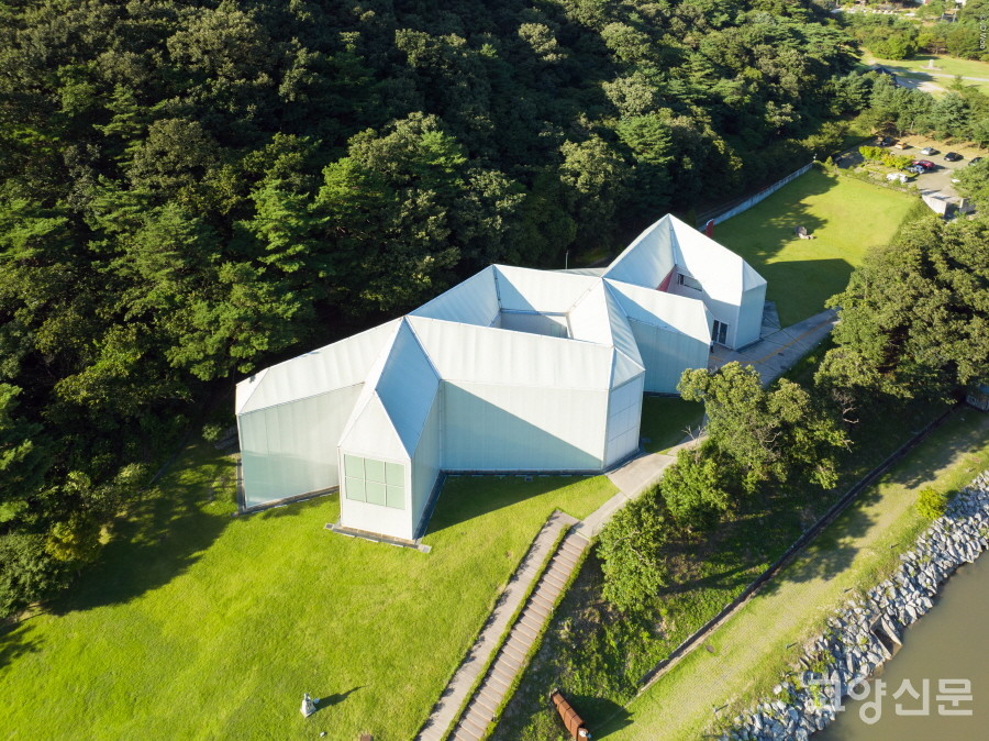 장흥의 새로운 문화적 랜드마크인 양주시립장욱진미술관. 