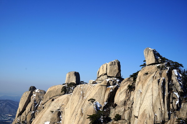 기묘한 바위봉우리가 이어진 북한산 송추 오봉. [사진=오마이뉴스 ⓒ이홍로] 