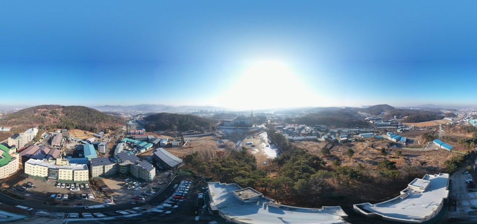 사진 왼쪽이 요양클러스터(요양원·요양병원 총 7개), 사진 가운데는 데이터센터 예정부지로 두 곳은 인접해있다.[사진제공 = 요양원 측]