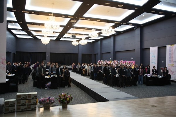 고양상공회의소 여성기업위원회장 이취임식에는 지역 경제인, 정치인, 지역네트워크 회원 등 200여 명이 참석했다. [사진제공=고양상공회의소]