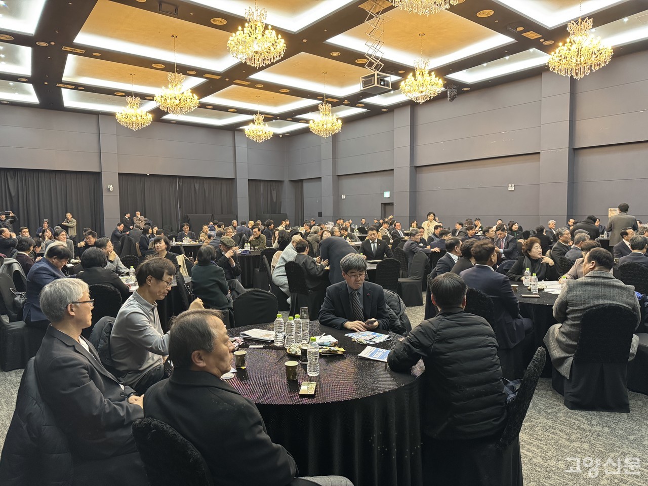 고양지역사회 신년회에는 지역 곳곳에서 일하고 활동하는 시민 200여 명이 자리를 함께했다. [사진=박경만 전문기자]