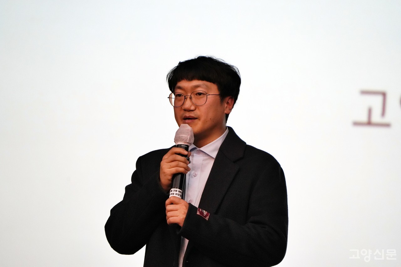 청년대표로 새해 인사말을 전하는 김재환 고양평화청년회 대표. [사진=박경만 전문기자]