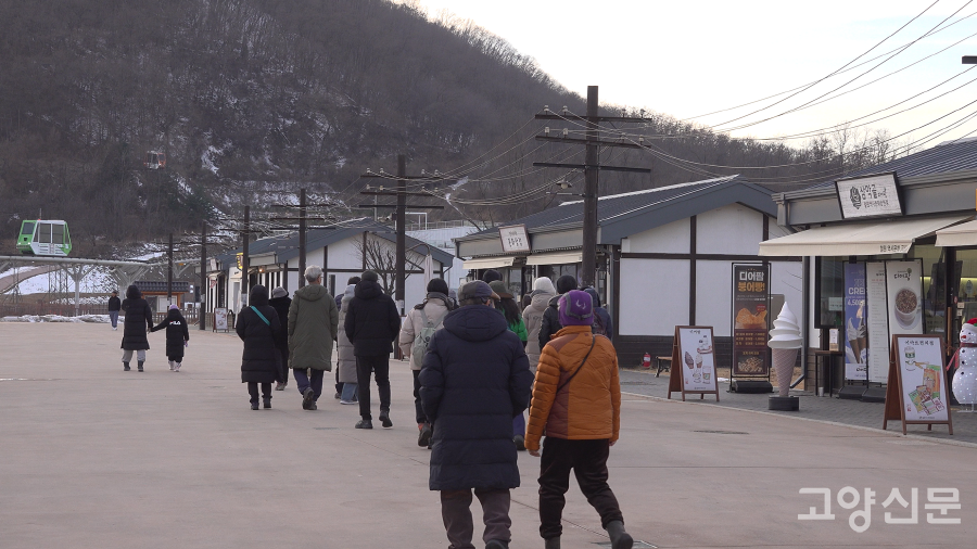 엣 철원시내 건물들을 재연해놓은 철원역사문화공원. 
