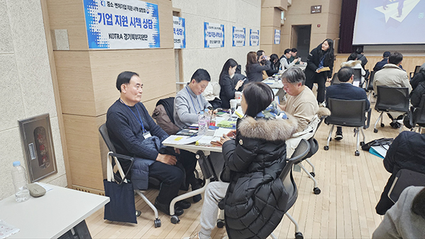 기관별 1대1 맞춤형 상담 및 컨설팅 모습 [사진제공 =  고양상공회의소]