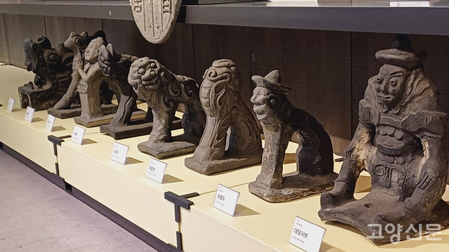 궁궐이나 정자각 추녀마루의 장식기와들. 서유기에 등장하는 주인공들이 익살스럽게 표현됐다. 