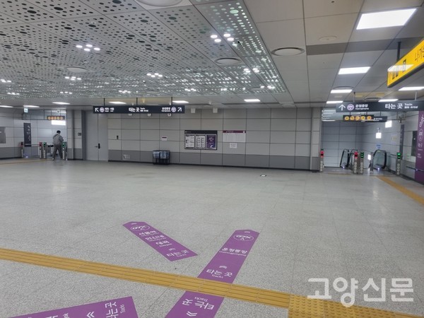 GTX-A 킨텍스역 지하 1층에는 실내공기질 측정기와 모니터가 없다. 이용객들이 역사 공기질을 확인하기 어렵다.