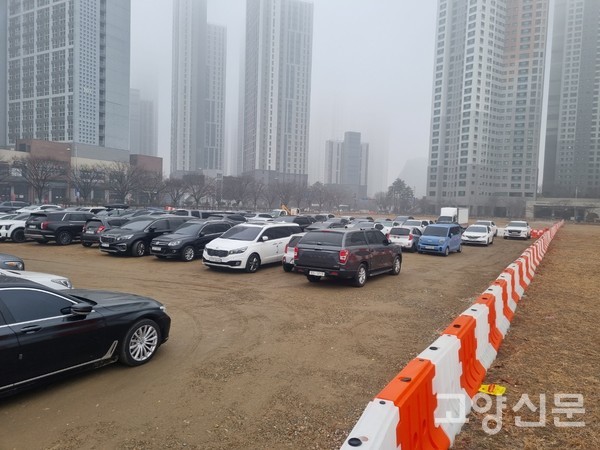 현재 킨텍스역 임시 주차장은 주말과 평일 모두 주차가 어려운 상황이다.