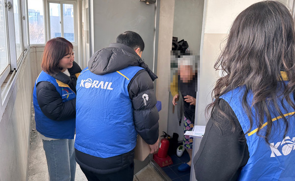  능곡역 코레일 직원들이 나눔에 동참했다.