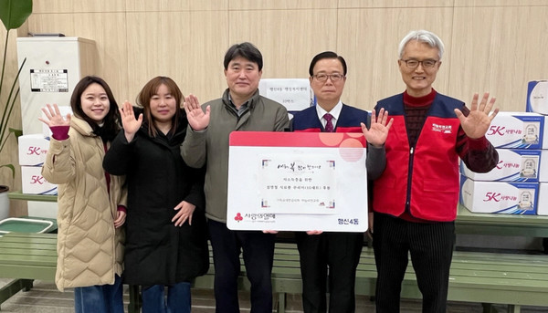  하늘비전교회가 설날을 맞이해 취약계층을 위한 5K 운동 사랑나눔키트를 행신4동에 후원했다.