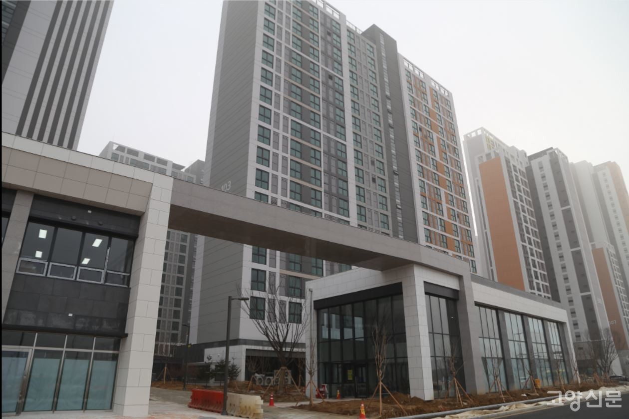 올해 7월 1242세대가 입주할 A-1블록 아파트. 다음달 11일 준공이 예정된 A-1블록은 1월 10일 현재 공정률 97.8%이다.