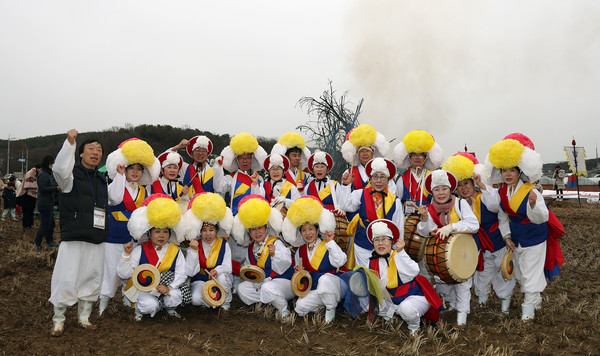 2024년 축제에서 멋진 공연을 펼친 진밭두레보존회원들.