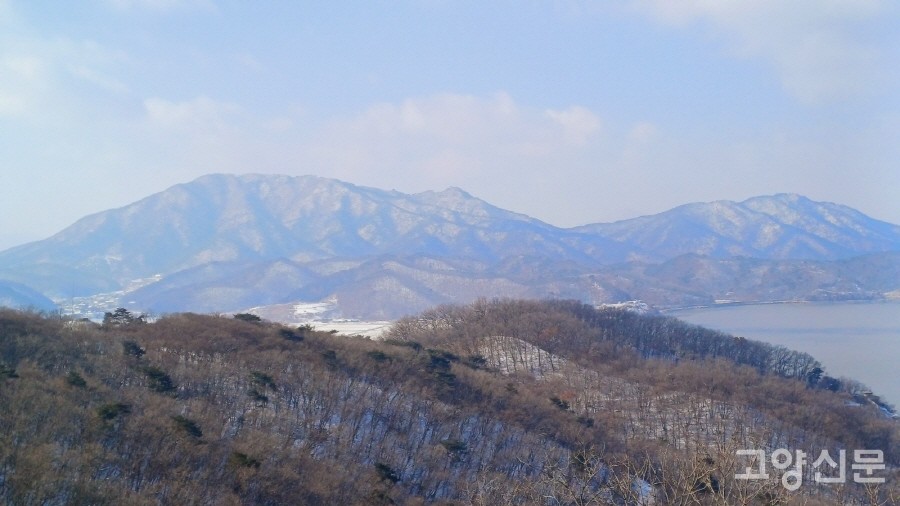 김포 애기봉 조강전망대에서 바라본 김포 문수산 풍경. 