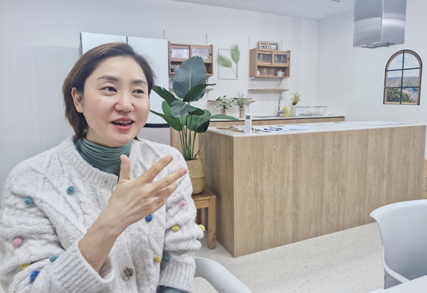 이명아 일산아지매 대표는 “초등학교 입학을 앞두고 일일이 정보를 찾아보기 힘든 예비 학부모님들을 위해 ‘첫걸음마 동행 토크콘서트’를 기획했다”며 “각종 정보를 손쉽게 찾아보는 방법을 알려주고 학교생활에 관한 궁금증을 해결해주는 것은 물론 무상으로 아이들과 해볼 수 있는 경기도교육청의 다양한 체험 활동 정보도 제공할 예정”이라고 말했다.