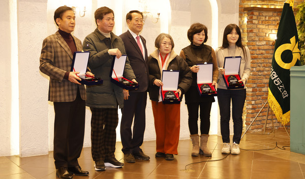 감사장과 표창장 등의 전달식도 있었다.