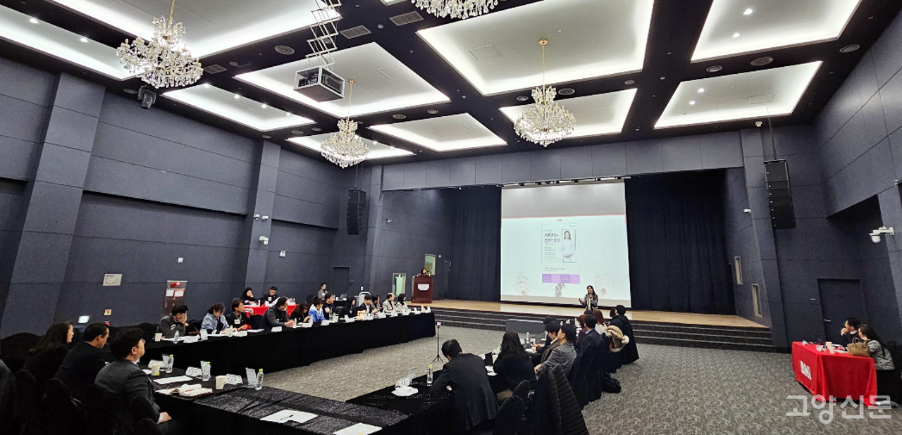 정무늬 우아한스피치 대표의 네트워킹 교육.