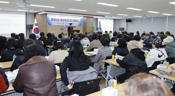 이날 총회에는 많은 대의원과 이사, 감사 등이 참석해 정기총회에 귀를 기울였다.
