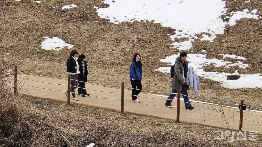 엄마, 아빠, 두 자녀가 모두 참가한 가족. [사진=박경만]