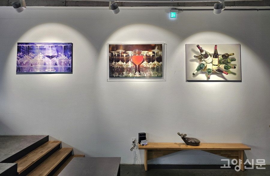 전시가 열리는 공갤러리 카페 2층. 