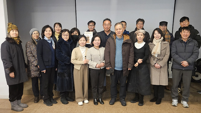 귀가쫑긋은 '극단적인 중도 권력이 지구를 맴돌다'라는 주제로 주엽동 한양문고 한강홀에서 지난 7일 정기강좌를 열었다.