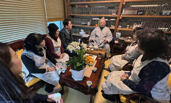 봉사 전 길상사 주지 보산스님과 봉사와 나눔에 대한 다양한 이야기를 나누는 시간을 가졌다.