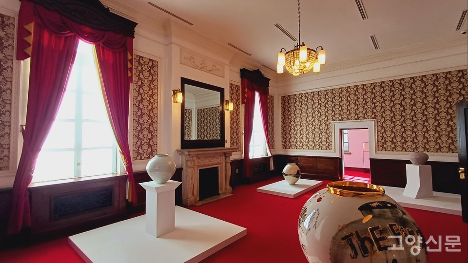 화려하게 치장된 옛 서울역사 귀빈실. 일제강점기에는 총독이, 해방 이후에는 대통령과 국빈들이 사용했다.  