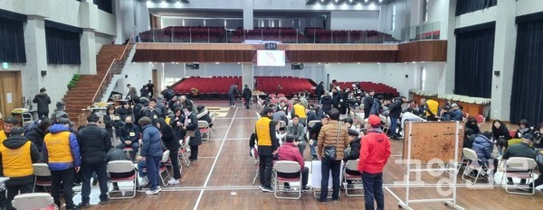 22일 열린 예수인교회 윷놀이대회에 100여 명이 참가해 함께 즐겼다.