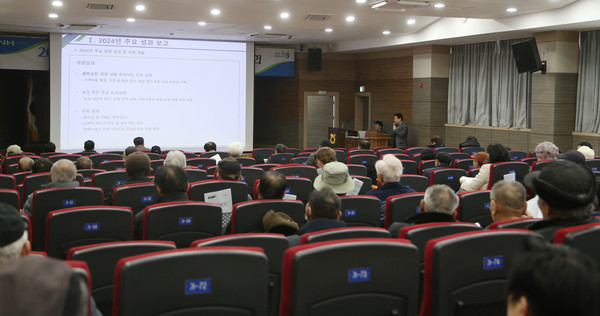 홍민호 상무가 사업 설명을 진행하고 있다.