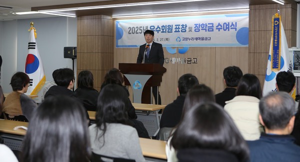 박성만 상근이사가 이날 전달식에서 인사말을 전하고 있다.