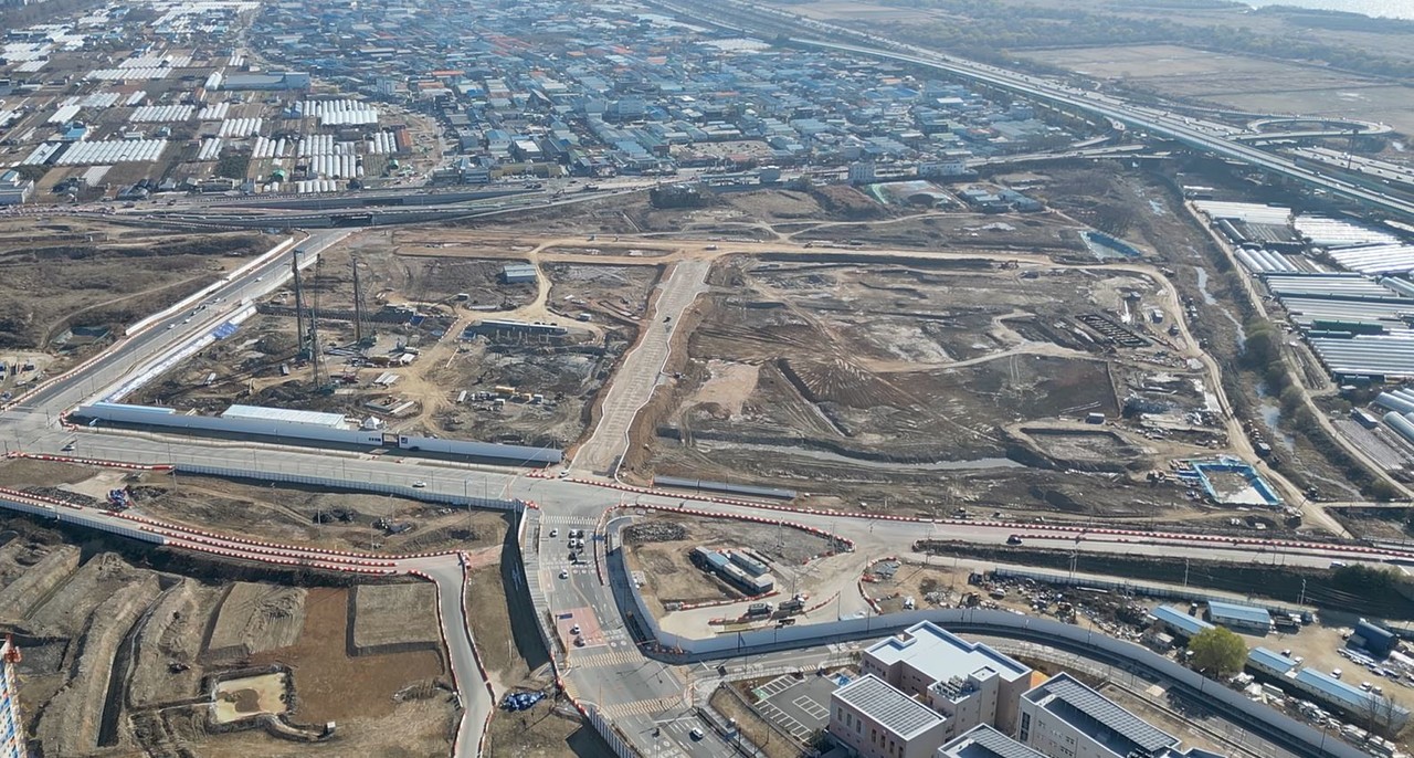 S-1블록 일대 항공사진. S-1블록을 선택한 상당수 사전청약자들은 창릉신도시의 첫마을인 A4·S5·S6보다 빠르게 분양받아 입주할 수 있을 것이라는 기대를 가지고 있었다고 전한다. [사진 제공 = 장항지구 S1블록 사전청약자 모임]