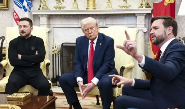 트럼프 미국 대통령과 젤렌스키 우크라이나 대통령의 회담에서 발언을 하는 DJ밴스 미국 부통령(오른쪽).