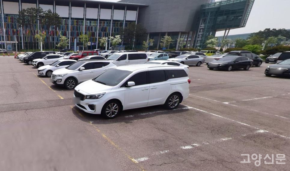 이달 17일부터 기존 1전시장 주차장부지 1943면(일반 1568대·하역 375대) 중 일반주차면을 폐쇄한다. 이에 따라 이를 대체할 수 있는 주차공간으로 킨텍스 주변 시유지가 임시주차장으로 활용될 계획이다.