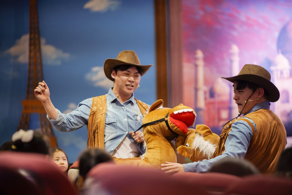 ‘마하랑 떠나요-수도 SONG 세계 여행’ 공연 장면. [사진제공 = 퀸컴퍼니]